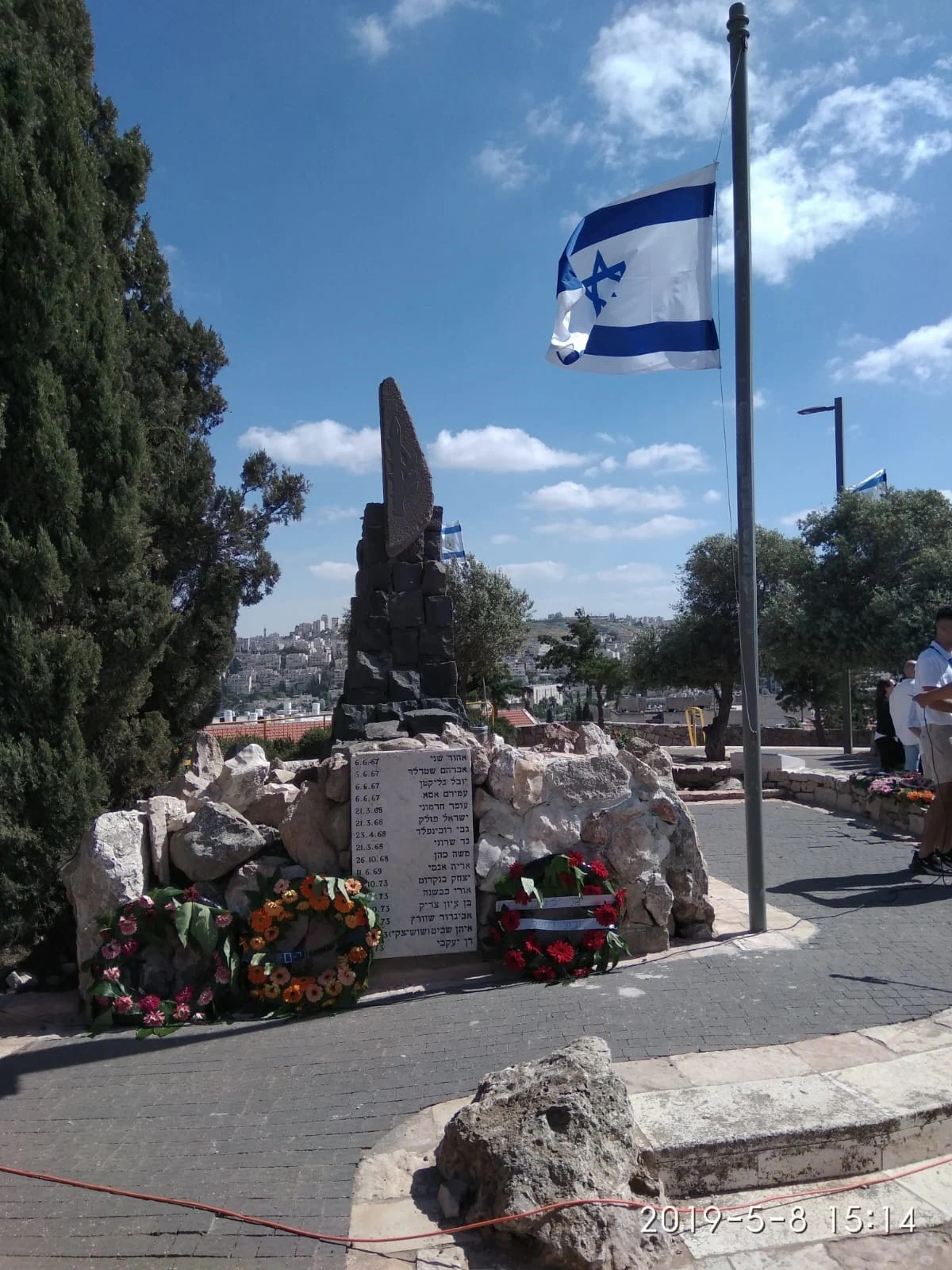 האנדרטה בפסגת זאב ירושלים, הגבעה הארכאולוגית, פארק גן סיירת דוכיפת.